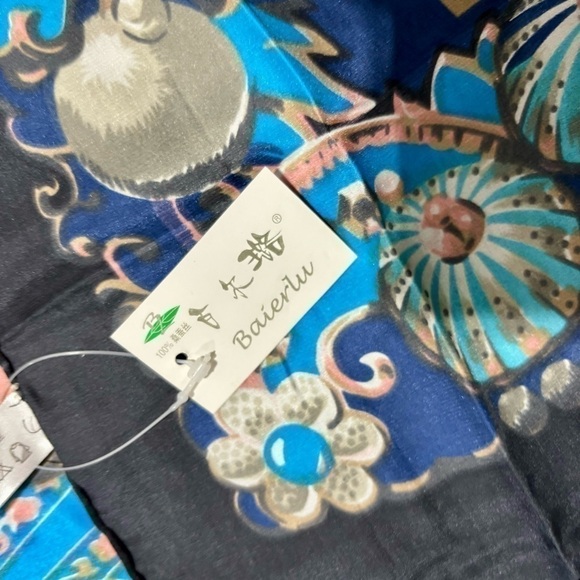 NWT❤️Baierlu 100% Silk Peking Opera Scarf - Picture 5 of 11